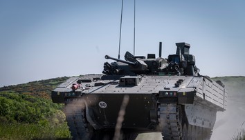 Šesť miliárd môže skončiť v koši. Malo to byť najmodernejšie bojové vozidlo Európy, no sa stalo nočnou morou posádky