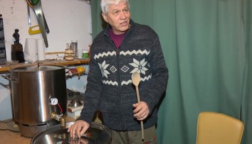 Pivo si už nekupuje v obchode. Varí si ho sám v paneláku