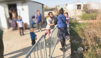 Vrátili sme sa do Farárskeho, kde napadli redaktorku Kristínu Kövešovú. Vyzerá to tak, že ľady sa pohli