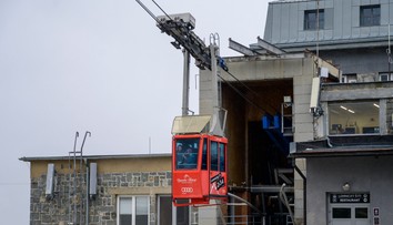 Na Lomnický štít sa dostanete len po svojich. Lanovka je mimo prevádzky