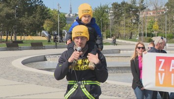 Slovensko dojal pochod otca malého Vilka: Bojuje o jeho život, no čas sa kráti. Pomôcť môže len drahá liečba