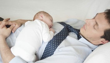 Stále nie je dohoda na tom, kto bude platiť otcovskú dovolenku tesne po pôrode