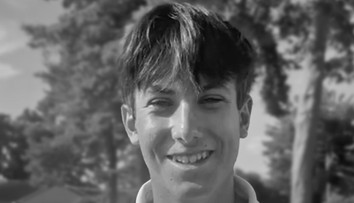 Jeho otec prehľadával nemocnice márne. Obeťou hororového požiaru vo Švajčiarsku je aj mladý golfista