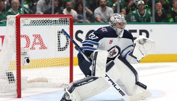 NHL rozdávala ocenenia, najviac ich dostal  Hellebuyck. S prázdnymi rukami neodišiel ani Ovečkin