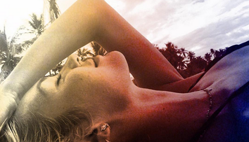 Anjelik išiel donaha. Dokonalé telo zakryl iba piesok