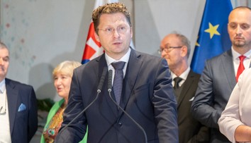 Lekárski odborári žiadajú prezidenta, aby nepodpísal zákon o povinnej práci. Chcú sa s ním osobne stretnúť