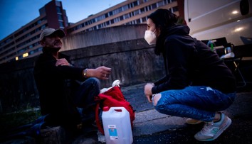 Závislým menia ihly a mladých učia o sexe: Klienti nás prezývajú „ihlári“, vravia dobrovoľníci