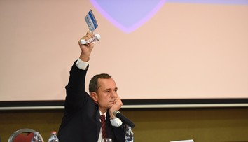 Exposlanec Radoslav Prochádzka nemusí robiť justičnú skúšku