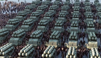 Chce odstrašiť nepriateľov. KĽDR predstavila nový obrovský raketomet schopný vystreľovať jadrové zbrane