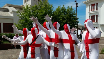 Nefalšovaná radosť je najkrajšia. Takto sa oslavuje víťazný gól rivalovi v poslednej minúte