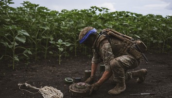 Po náraze traktora na mínu zahynul. Ukrajinskí poľnohospodári riskujú svoje životy