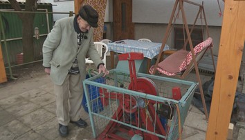 Pán Ervín (89) nám predviedol patentovaný vynález. Doteraz viac prerobil, ako získal