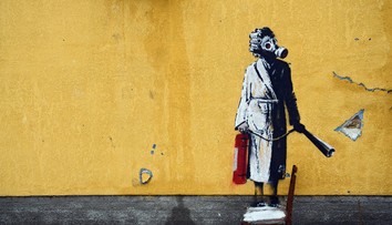 Skupina ľudí sa na Ukrajine pokúsila ukradnúť Banksyho nástennú maľbu