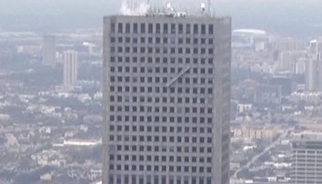 Dráma v Texase: S umývačmi okien sa odtrhla plošina