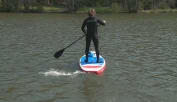 Rekreačné oblasti pomaly ožívajú, už aj na vode sme našli prvého odvážlivca