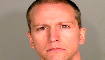 Policajta, zodpovedného za smrť Floyda, prepustia na kauciu milión dolárov