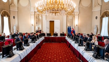 Vláda zvolala Bezpečnostnú radu. Štátny portál kolabuje