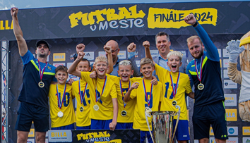 Projekt Futbal v meste spoznal víťaza. V Bratislave sa o trofej pobilo 16 najlepších tímov z celého Slovenska