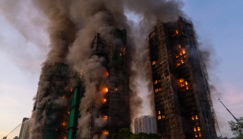 OBRAZOM: Peklo v Hongkongu, vyše 100 mŕtvych. Ako mohol oheň pohltiť osem vežiakov za pár minút?