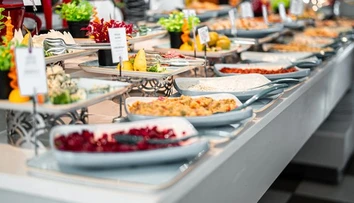 Zoberú si všetko, nezjedia nič. Populárna destinácia chce obmedziť all inclusive v hoteloch