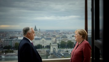 Chceli sme rokovať, oni však boli proti. Postoj Poľska a Pobaltia podľa Merkelovej prispel k vzniku vojny na Ukrajine