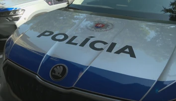 Pri Bánovciach nad Bebravou sa zrazilo osobné auto s nákladiakom. Na miesto vyslali všetky záchranné zložky