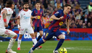 Barcelona zdemolovala Sevillu, hetrik Raphinhu. Valjent sa s Malorkou dočkal víťazstva