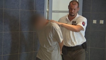 Bratislavský policajt väznil a znásilňoval chlapca (13). Obeť prehovorila, aby upozornila, že páchateľ je opäť na slobode