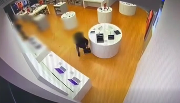 VIDEO: Agresívny Ukrajinec ničil elektroniku v bratislavskom nákupnom centre. Spôsobil škodu za tisíce eur