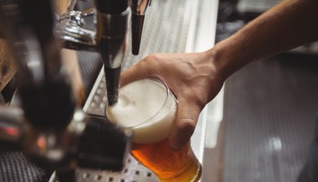 Koniec „čapákov“? Európe hrozí nedostatok niektorých nápojov a potravín. Všetko pre látku, o ktorej sa veľa nehovorí