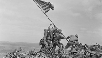 Vedeli ste, že na jednej z najslávnejších fotografií je aj Slovák? Legendárny záber však nikdy nevidel