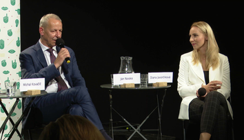 Kandidáti sa nezhodli ani na tom, či na Námestie SNP v Banskej Bystrici patrí smetný kôš (predvolebná debata)