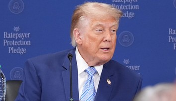 Senát USA odmietol návrh, ktorý mal obmedziť Trumpove právomoci vo vojne proti Iránu