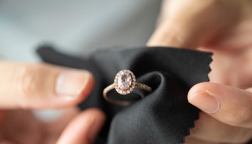 Muž odvolal svadbu. Expartnerka mu teraz musí prsteň obrovskej hodnoty vrátiť