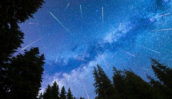 Na letnej oblohe sa odohrá nebeské divadlo. Aktivita známeho meteorického roja sa začína
