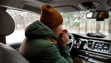 Cestujete v aute v zimnej bunde? Experti varujú, že to môže byť rozsudok smrti