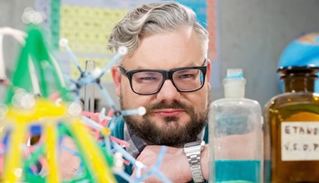 Nebezpečný pokus v Dobre vedieť! Skončí vedátor Karol v nemocnici?