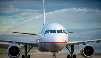 VIDEO: Peklo na palube lietadla. Pasažierovi začala horieť batéria, stroj musel okamžite pristáť