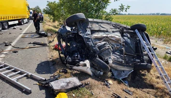 FOTO: Smrteľná nehoda pri Dunajskej Strede. Čelnú zrážku s nákladiakom neprežila 57-ročná žena
