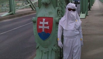 Zo dňa na deň bez peňazí. Slnečné lúče môžu Tomáša zabiť, napriek tomu úrady zobrali jeho mame dôležitý príspevok