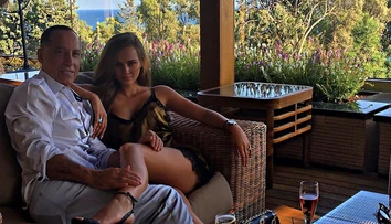Spájali ju s Bieberom, teraz si vzala o 37 rokov staršieho milionára