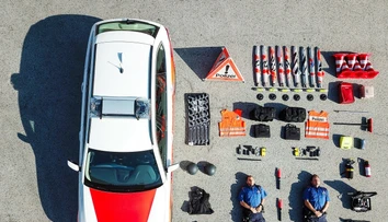 Internet žije novou výzvou: Opantala policajtov či hasičov po celom svete