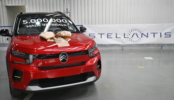 FOTO: Závod Stellantis oslavuje významný míľnik. Z výrobnej linky vyšlo päťmiliónte auto