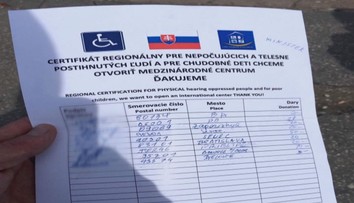 Podvodníci pristihnutí priamo pri čine. Pozrite sa na ich reakciu