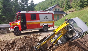 Dráma vo Vyšnej Boci: Prevrátil sa bager, zraneného muža prevážal vrtuľník