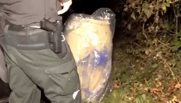 FOTO: Záhadný sud na dne Domaše. Polícia má podozrenie, že sú v ňom kostrové pozostatky človeka