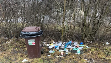 Obec na Hornej Nitre zaplavili výkaly. Spamätajte sa, vyzýva ľudí starosta