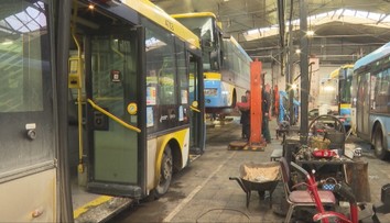 Nepomohli ani cez noc zapnuté autobusy. Na východe Slovenska hlásia „kalamitu mrazov“