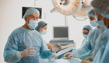 Tínedžerku z Británie trápili silné bolesti brucha. To, čo mala v žalúdku, šokovalo aj lekárov