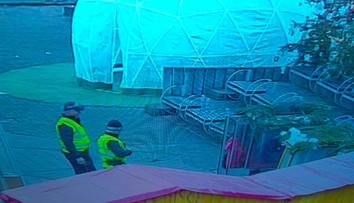 Ležal v kabínke lanovky len v spodnej bielizni a obklopený sviečkami. Ružomberská polícia riešila kurióznu situáciu